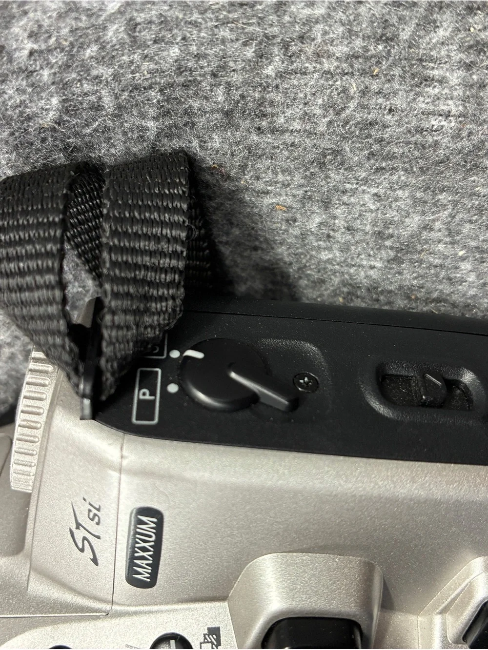 Minolta STsi Silver and Black SLR Film Camera with Quantaray Lens Cap